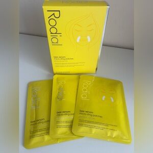 Rodial Bee Venom micro sting pouches